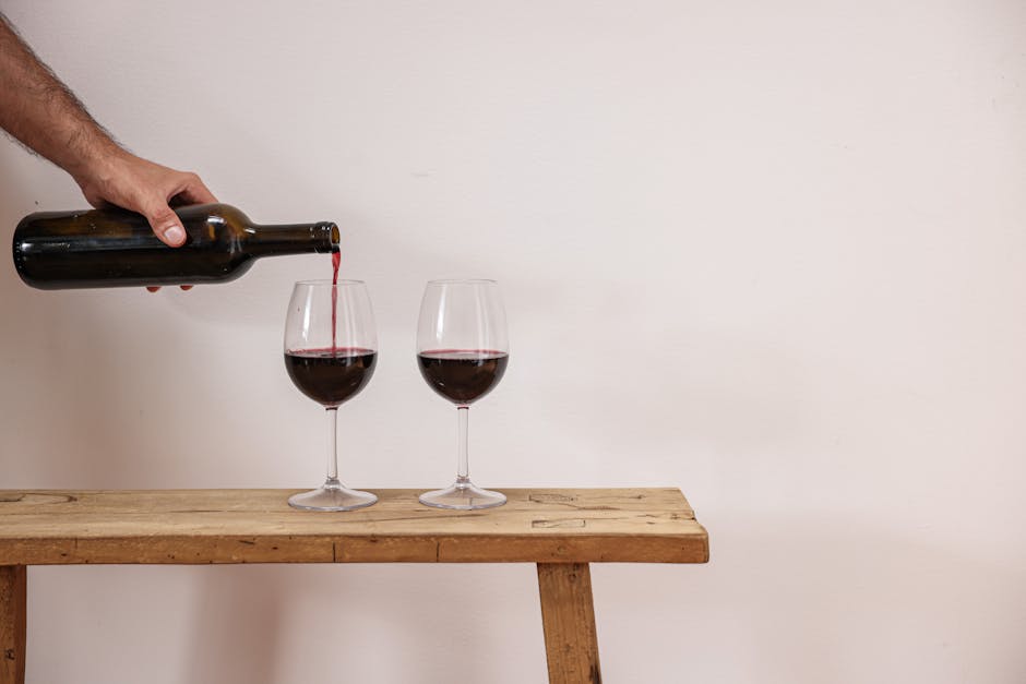 Versamento di vino rosso